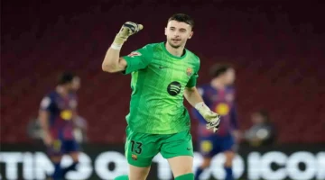 مدرب إسبانيول يتجاهل أزمة جارسيا ويستذكر خيانة برشلونة لفيجو